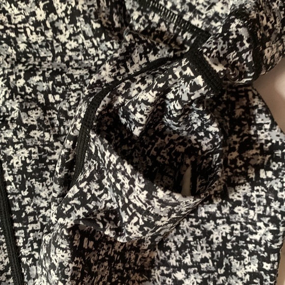 Zyia Active Mosaic Light N Tight Yoga Gym Capri sz 4 - Picture 5 of 5